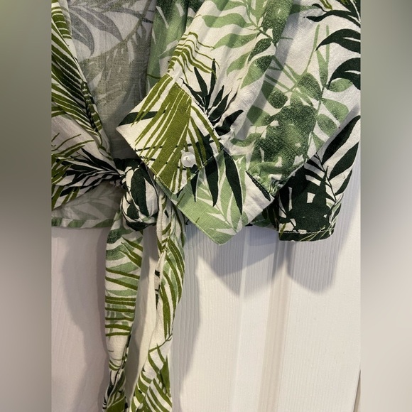 Midnight Sky Size M Tropical Palm Linen Blend Tie Front 3/4 Sleeve Crop Top - Picture 10 of 12